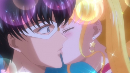 Sailor Moon kissing Tuxedo Mask - tuxedo mask, screenshot, mamoru chiba, sparkle, sailor moon crystal, usagi tsukino, blush, blonde hair, star earrings, sailor moon, black hair, kiss, blue eyes