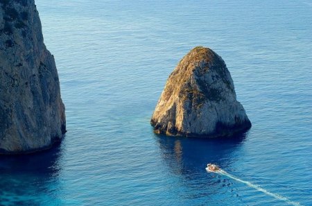 Between the rocks - pic, summer, greek, image, zakynthos, boat, sea, island, photo, nature, picture, greece, waters, rocks