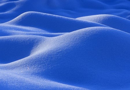 Glowing snow - wallpaper, winter, freeze, frost, hd, blue, white, glowing, nature, snow