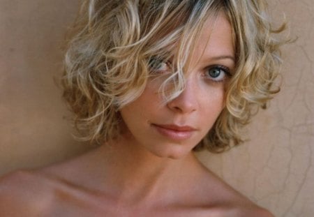 Amanda Detmer - sexy pic, female, short blonde hair, great green eyes, actress