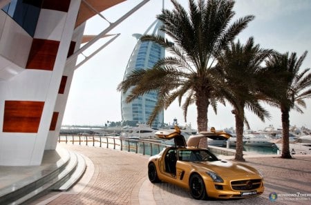 Linda mercedez em dubai - dubai, mercedez, lindo, carro, dourado