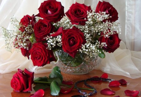 Red roses for Beautiful Life - veil, roses, soft, delicate, necklace, bouquet, still life, cloth, red, petals, beautiful, flowers, red roses