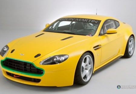 Lindo carro - veloz, amarelo, potente, carro, bonito