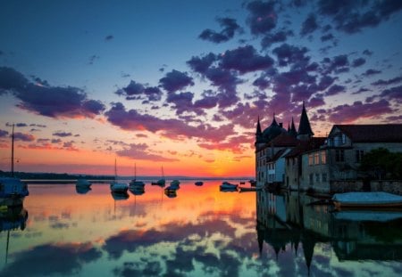 Reflection - beauty, sky, sailboats, peaceful, water, colorful, sunset, amazing, view, reflection, clouds, castle, house, boat, ocean, houses, lake, boats, sailing, lovely, nature, beautiful, splendor, colors, sailboat, sunrise, sea