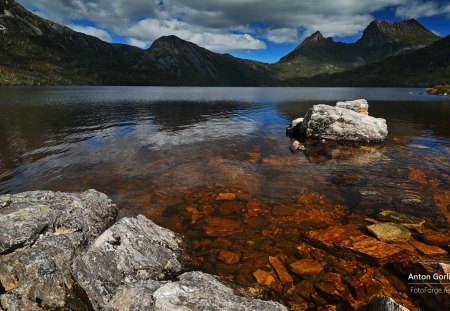 Linda paisagem - agua, ceu, nuvens, rochas, natureza, montanhas