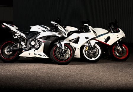 Choose your weapon and let race - white, 2012, picture, motor, 22, 06