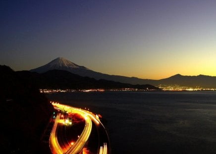 MONTE  FUGI - monte, luz, natureza, cidade, estrada