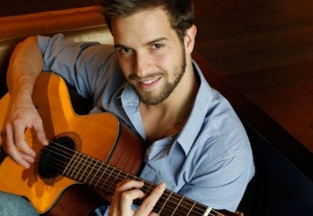 Pablo Alboran - guitar, music, singer, man, song, happy, pablo alboran