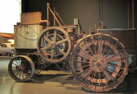 1912 old tractor with metal wheels - iron, water tank, wheels, tractor