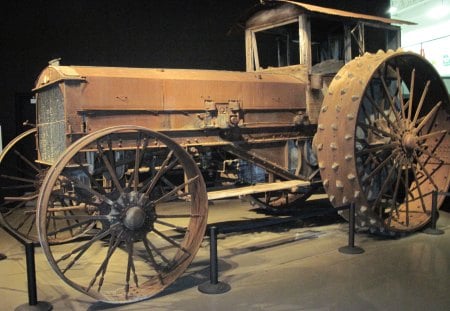 1912 road tractor - iron, wheels, cabin, tractor