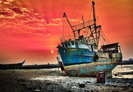 Red Skies at Night, Sailors Delight - ship, sea, ocean, beached, shore, wreck, sunset, red, old, sky, ruins