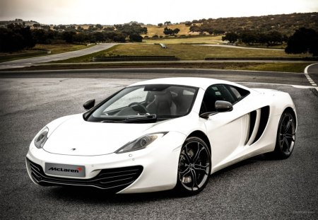 2013 MCLAREN-MC4-12C