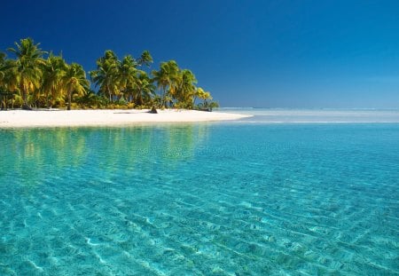 A Beautiful Place to Stay - horizon, beaches, panorama, view, amazing, cool, paysage, beachescape, landscape, scenic, islands, isle, caribbean, nature, beautiful, high definition, waters, beautiful place, sea, beauty, nice, sky, trees, photography, image, clear, oceanscape, oceans, coral reefs, clouds, sand, scene, paisagem, bahamas, seascape, palms, paisage, hd, picture, clear waters, scenery, awesome, photo