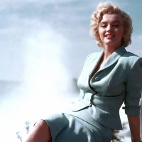 beautiful marilyn monroe at niagra falls