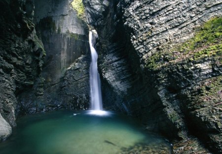 veliki kojzak waterfall slovenia - crevice, falls, pool, cliff