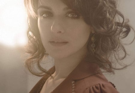 Rachel Weizs - dark hair, female, great eyes, pretty girl, actress