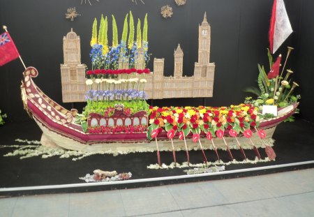 Flower Arraignment for Queens Jubilee - firworks, flags, boat, mix of flowers, housers of palament