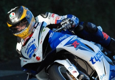 Guy Martin 2012 TT - tyco, 2012 tt, relentless, suzuki, guy martin