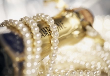 Pearls and Champagne - beauty, bokeh, pearls, photography, champagne, lovely, wine, romantic, beautiful, romance, bottle, pearl