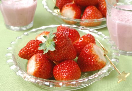 Strawberry treat - strawberry, sweet, treat, fruit