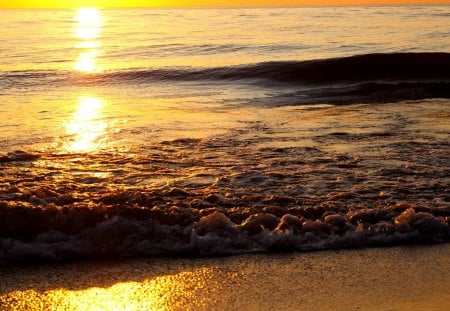 SUMMER SUNRISE - shine, horizon, foam, beach, sun, spray, sand, sky, wave, light, nature, sunrise, waves