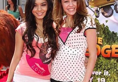 Miley Cyrus And Vannessa Ann Hudgens!!!! - miley and vannessa, singers