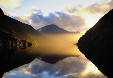 LAGO TRANQUILO - agua, sol, natureza, montanha