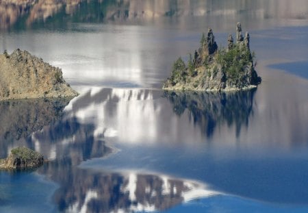 LAGO TRANQUILO - pedras, agua, monte, lago, azul, natureza