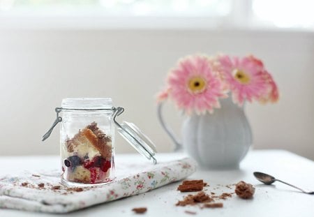 Chocolate for breakfast♥ - sunny, delicious, breakfast, fashion, chocolate, table, entertainment, morning, soft color, pink bouquet, daisies, white light