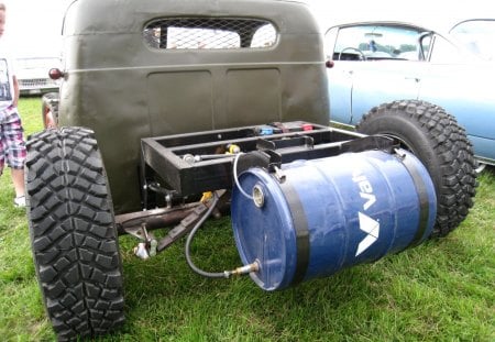 Nasco Yankee Meet 2012 - gas-tank, wheels, grass, car