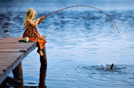 Pretty Girl - pretty, little girl, water, legs, fishing, girl, sweet, pier, hands, adorable, lake, fish