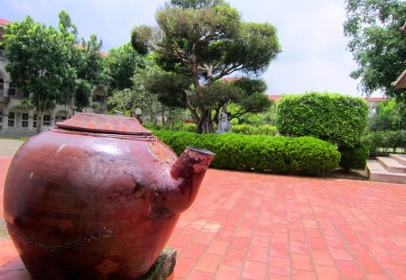 Large teapot