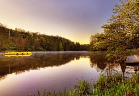 LAGO TRANQUILO - barco, natureza, lago, grama