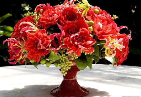 CLASSIC CENTREPIECE - flowers, roses, flame lily, decoration, arrangements, bouquets, table setting, dahlias