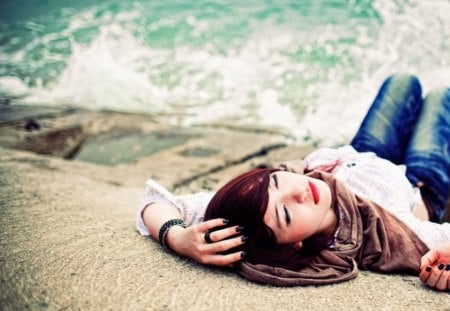 Girl n ocean waves - ocean, sexy, girl, jeans, waves, the, near, brunette, cute