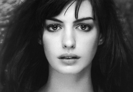 Anne Hathaway: black and white babe - havoc, anne hathaway black and white, anne hathaway sexy, brokeback mountain, anne hathaway, babe