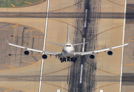 Boeing 747 - runway, boeing, 747, plane, climb