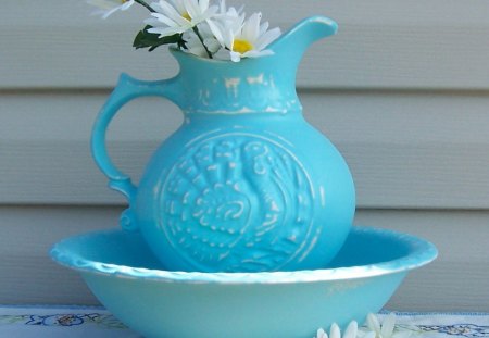 Fresh lightâ™¥ - love, bowl, summer, white, bright, precious, pitcher, yellow, blue, beautiful, arrangement, daisies