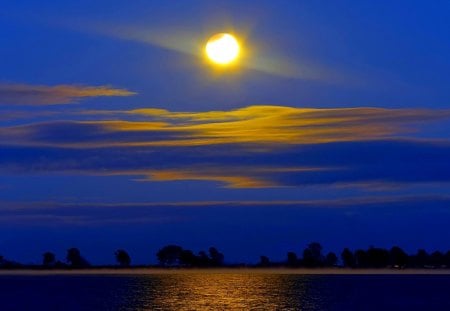 SOLAR ECLIPSE - eclipse, moon, reflection, fog, lagoon