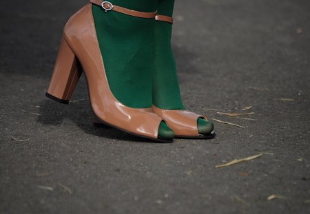 Miss Green - elegant, beige, legs, fashion, girl, entertainment, shoes, lady, high heels, green, woman, miss