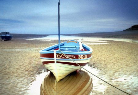 BARCO ANCORADO - natureza, areia, braco, praia