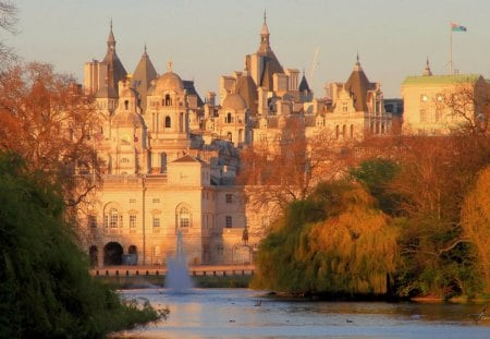 buckingham castle - fountain, lake, trees, castle