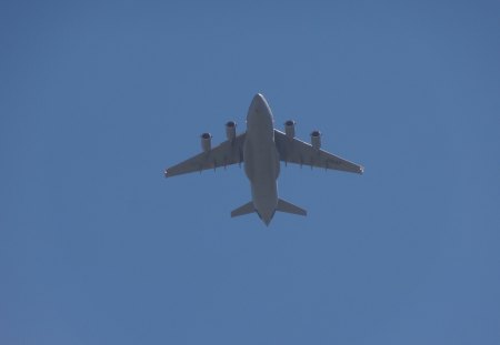 C-17 Globalmaster Flying Low - jet, c 17, military planes, plane, galaxy