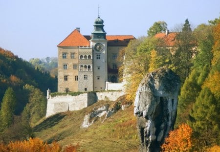 hercules club rock at pieskowa skala castle - hill, formation, rock, forest, castle