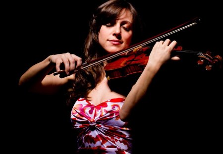 A Violin Beauty - strings, beauty, woman, female, girl, smiling, music, instrument, playing, wood, violin, smile, tunes