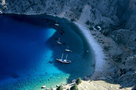 yacht in a secluded beach - secluded, beach, boats, cliffs