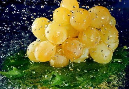 ***Grapes and drops *** - green, grapes, leaf, drops