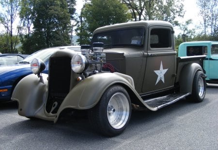 Great Looking Truck - old, car show, truck, classic, green