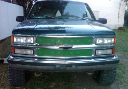 96 UrbanBurban - suburban, green, chevy, 4x4