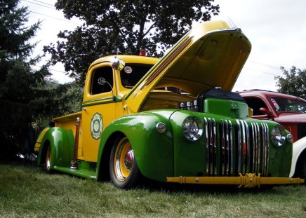 Sodom City Chief - car show, yellow, beautiful, green, classic